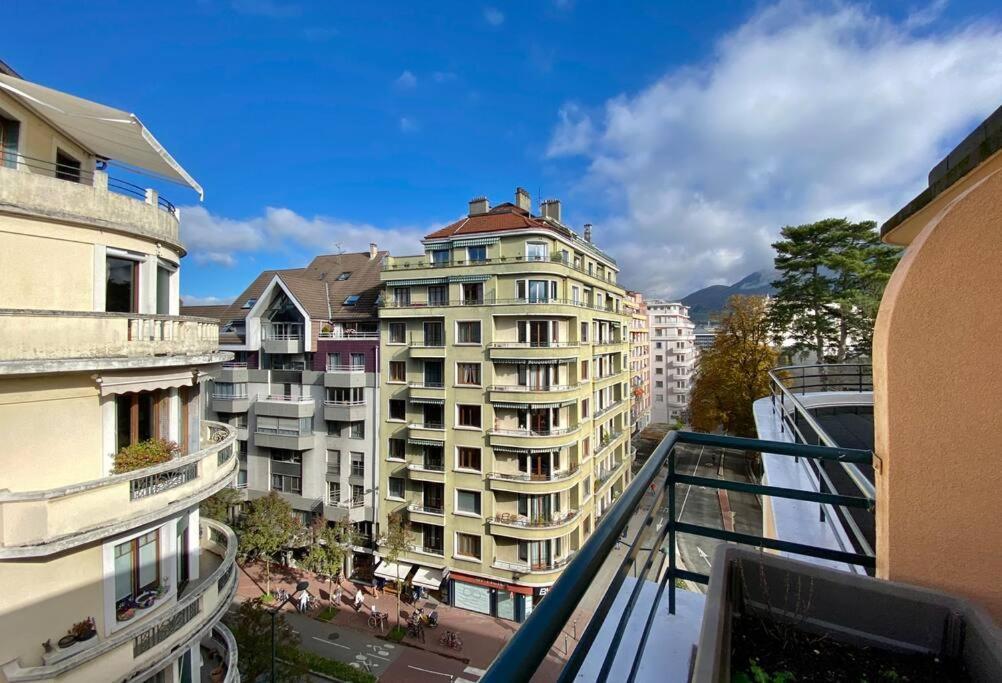 Ferienwohnung Toit-Terrasse Traversant Plein Centre 100M Du Lac Annecy Exterior foto