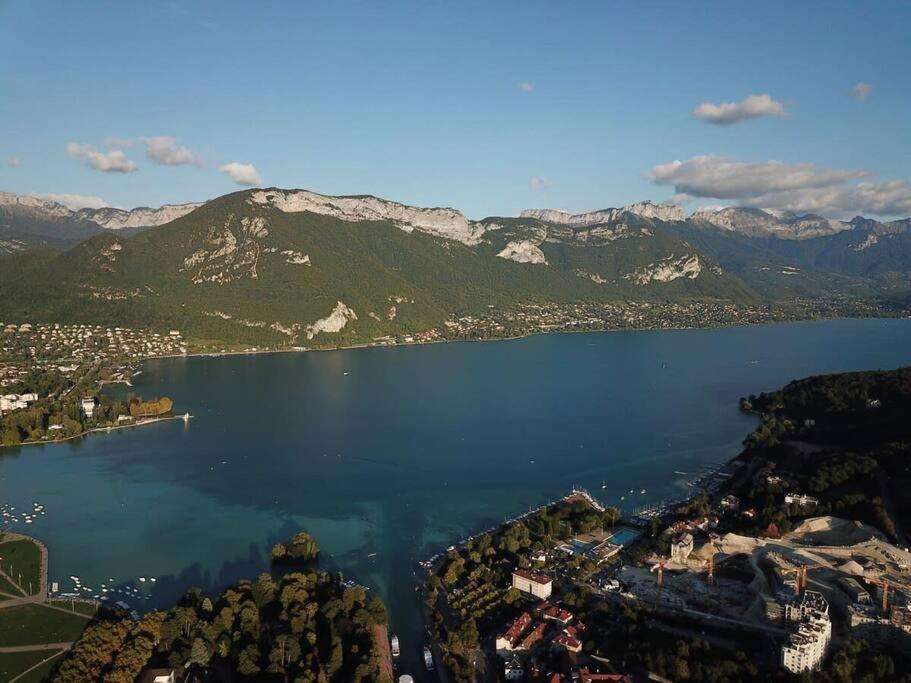 Ferienwohnung Toit-Terrasse Traversant Plein Centre 100M Du Lac Annecy Exterior foto
